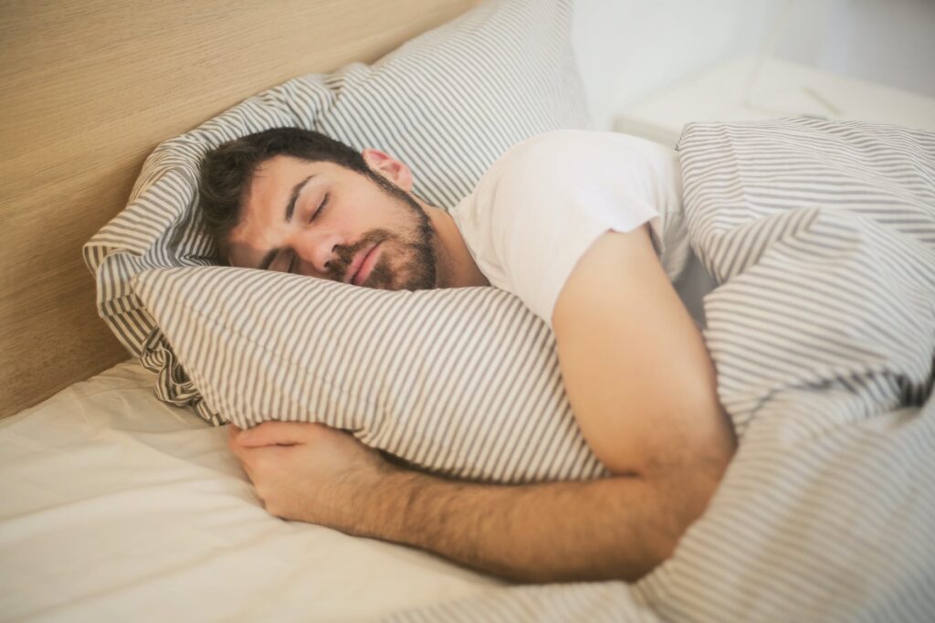 जास्त झोप येण्याला आळा कसा घालाल ? How to control excessive sleep in marathi | sleeping tips in marathi