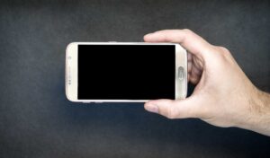 मोबाईल विकत घेताना तुम्ही काय बघता ? | Let's Identify Top 8 Types of Mobile Screens